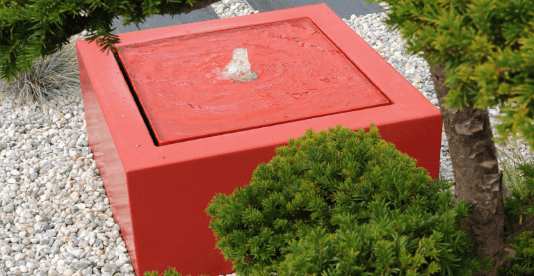 fontaine moderne en alu rouge